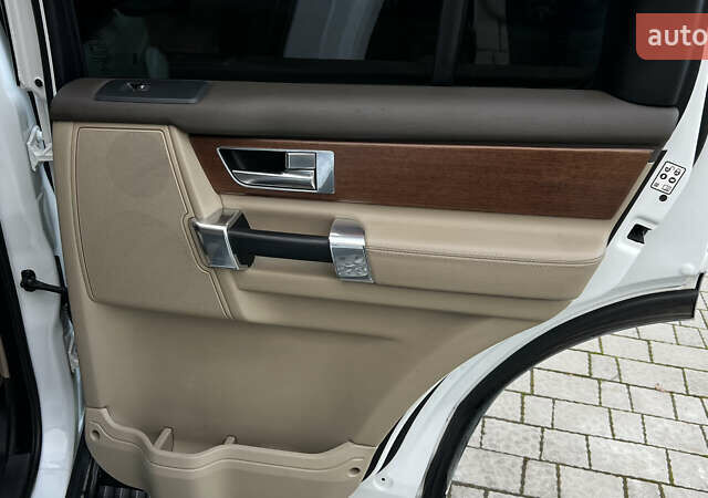 Белый Ленд Ровер Дискавери, объемом двигателя 2.99 л и пробегом 170 тыс. км за 24000 $, фото 36 на Automoto.ua