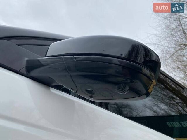 Белый Ленд Ровер Дискавери, объемом двигателя 2 л и пробегом 110 тыс. км за 18900 $, фото 3 на Automoto.ua