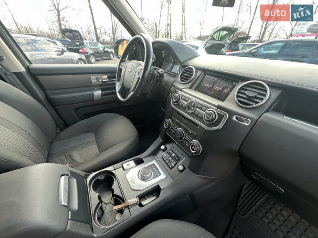 Білий Ленд Ровер Діскавері, об'ємом двигуна 2.99 л та пробігом 140 тис. км за 23999 $, фото 20 на Automoto.ua