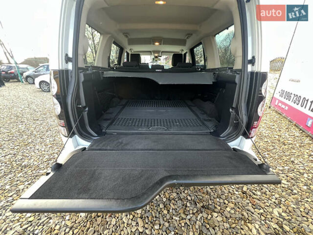 Білий Ленд Ровер Діскавері, об'ємом двигуна 2.99 л та пробігом 140 тис. км за 23999 $, фото 36 на Automoto.ua