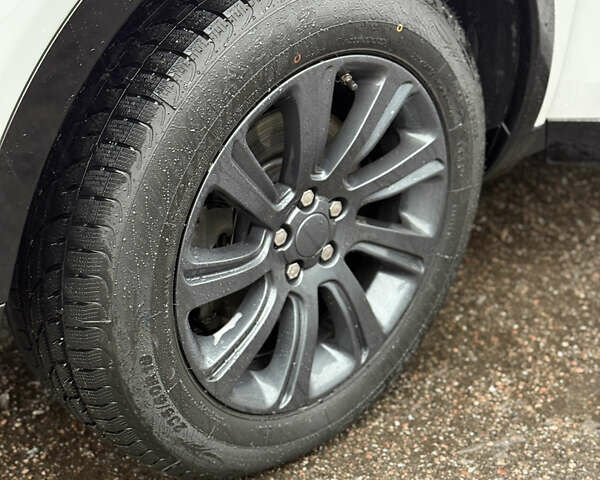 Білий Ленд Ровер Діскавері, об'ємом двигуна 2 л та пробігом 104 тис. км за 19999 $, фото 17 на Automoto.ua