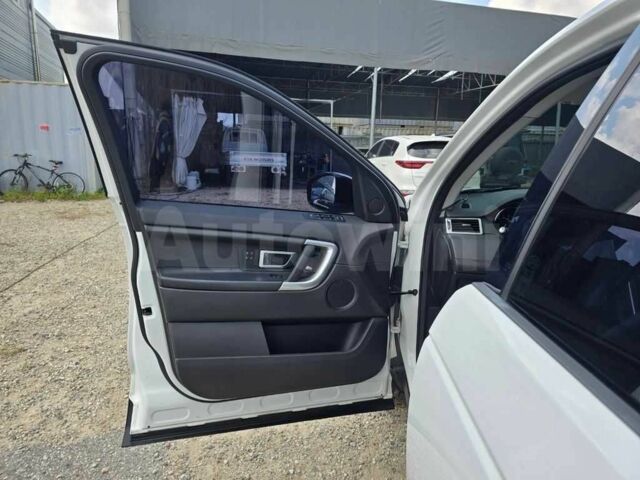 Білий Ленд Ровер Діскавері, об'ємом двигуна 0 л та пробігом 67 тис. км за 12500 $, фото 6 на Automoto.ua