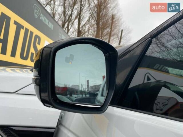 Белый Ленд Ровер Дискавери, объемом двигателя 2 л и пробегом 110 тыс. км за 18900 $, фото 12 на Automoto.ua