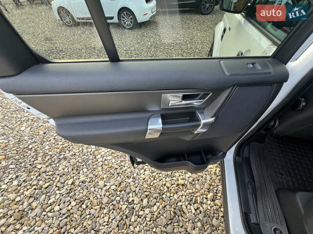 Білий Ленд Ровер Діскавері, об'ємом двигуна 2.99 л та пробігом 140 тис. км за 23999 $, фото 29 на Automoto.ua