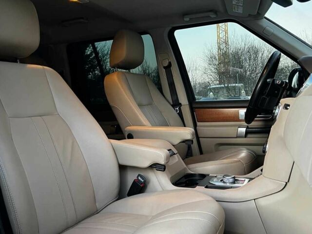 Білий Ленд Ровер Діскавері, об'ємом двигуна 3 л та пробігом 170 тис. км за 21900 $, фото 18 на Automoto.ua