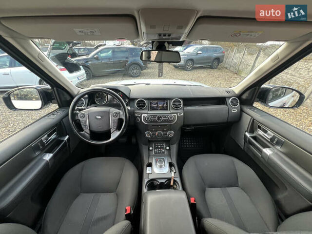 Білий Ленд Ровер Діскавері, об'ємом двигуна 2.99 л та пробігом 140 тис. км за 23999 $, фото 21 на Automoto.ua