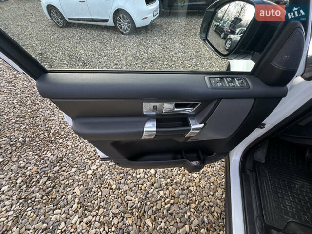 Білий Ленд Ровер Діскавері, об'ємом двигуна 2.99 л та пробігом 140 тис. км за 23999 $, фото 15 на Automoto.ua