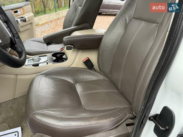 Белый Ленд Ровер Дискавери, объемом двигателя 3 л и пробегом 180 тыс. км за 19850 $, фото 60 на Automoto.ua