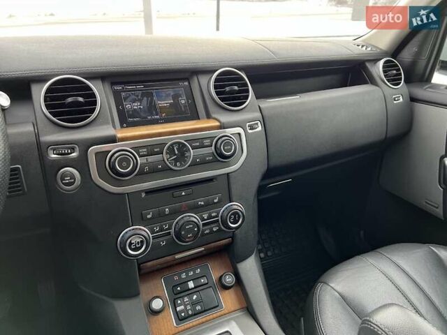 Белый Ленд Ровер Дискавери, объемом двигателя 2.99 л и пробегом 148 тыс. км за 23500 $, фото 24 на Automoto.ua