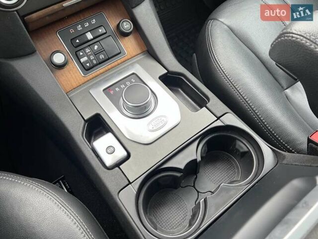 Белый Ленд Ровер Дискавери, объемом двигателя 2.99 л и пробегом 148 тыс. км за 23500 $, фото 23 на Automoto.ua