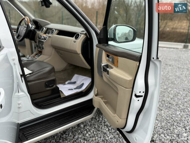 Белый Ленд Ровер Дискавери, объемом двигателя 3 л и пробегом 186 тыс. км за 17150 $, фото 46 на Automoto.ua
