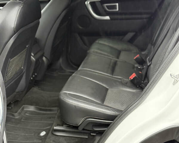 Білий Ленд Ровер Діскавері, об'ємом двигуна 2 л та пробігом 104 тис. км за 19999 $, фото 9 на Automoto.ua