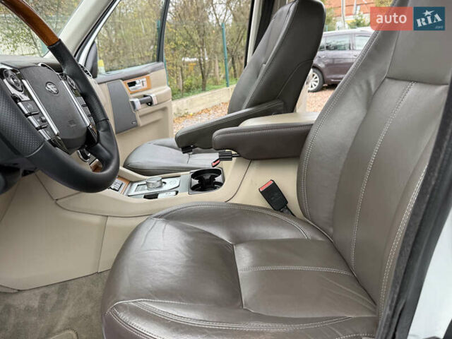 Белый Ленд Ровер Дискавери, объемом двигателя 3 л и пробегом 180 тыс. км за 19850 $, фото 59 на Automoto.ua