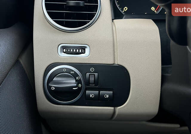 Белый Ленд Ровер Дискавери, объемом двигателя 2.99 л и пробегом 170 тыс. км за 24000 $, фото 17 на Automoto.ua