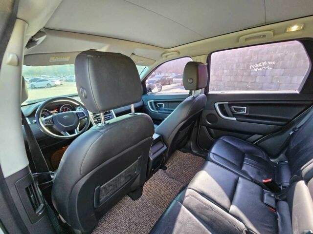 Білий Ленд Ровер Діскавері, об'ємом двигуна 2 л та пробігом 193 тис. км за 5600 $, фото 7 на Automoto.ua