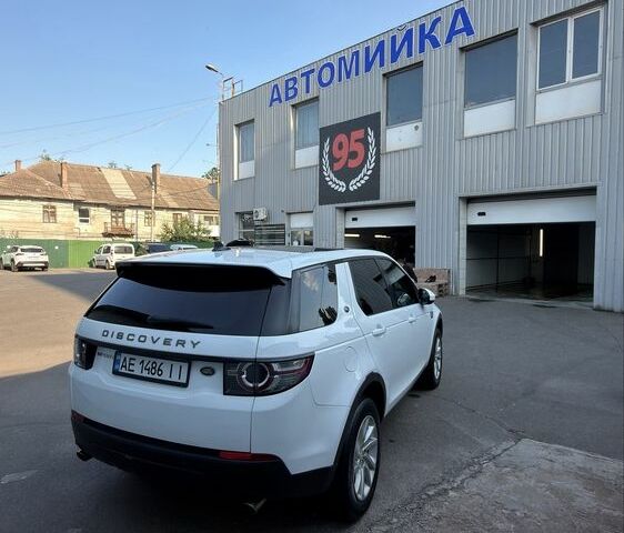 Білий Ленд Ровер Діскавері, об'ємом двигуна 2 л та пробігом 184 тис. км за 16600 $, фото 2 на Automoto.ua