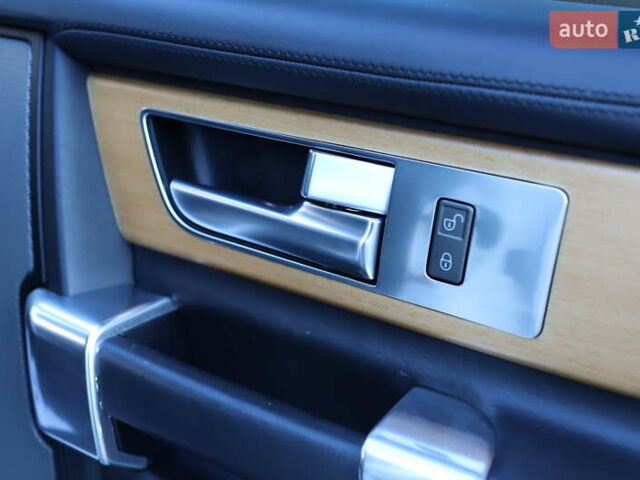 Белый Ленд Ровер Дискавери, объемом двигателя 3 л и пробегом 192 тыс. км за 18899 $, фото 105 на Automoto.ua