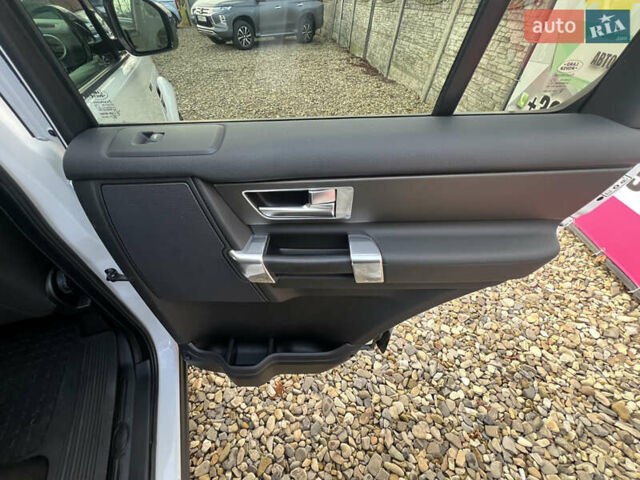 Білий Ленд Ровер Діскавері, об'ємом двигуна 2.99 л та пробігом 140 тис. км за 23999 $, фото 31 на Automoto.ua