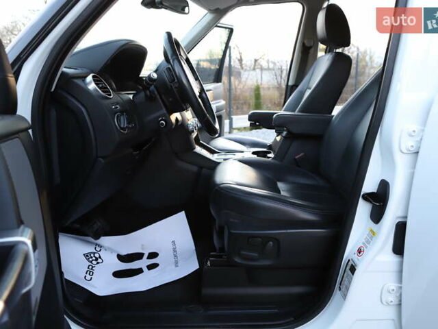 Белый Ленд Ровер Дискавери, объемом двигателя 3 л и пробегом 192 тыс. км за 18899 $, фото 88 на Automoto.ua