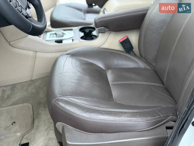 Белый Ленд Ровер Дискавери, объемом двигателя 3 л и пробегом 186 тыс. км за 17500 $, фото 44 на Automoto.ua