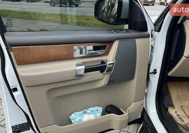 Белый Ленд Ровер Дискавери, объемом двигателя 2.99 л и пробегом 170 тыс. км за 24000 $, фото 25 на Automoto.ua