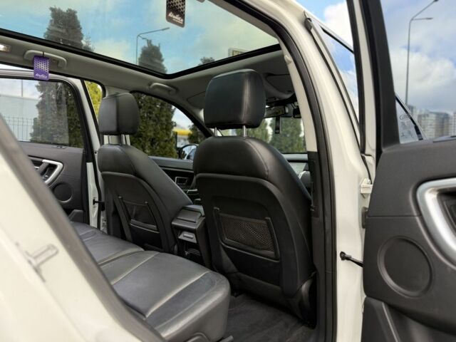 Білий Ленд Ровер Діскавері, об'ємом двигуна 2 л та пробігом 158 тис. км за 17200 $, фото 20 на Automoto.ua