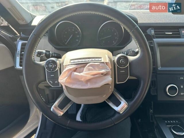 Білий Ленд Ровер Діскавері, об'ємом двигуна 3 л та пробігом 175 тис. км за 14300 $, фото 9 на Automoto.ua