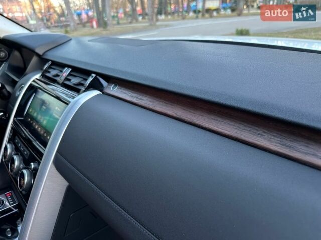 Білий Ленд Ровер Діскавері, об'ємом двигуна 2.99 л та пробігом 142 тис. км за 32500 $, фото 26 на Automoto.ua