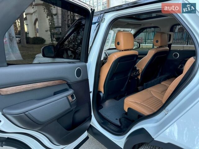 Білий Ленд Ровер Діскавері, об'ємом двигуна 2.99 л та пробігом 142 тис. км за 32500 $, фото 33 на Automoto.ua