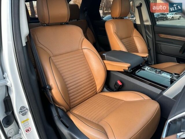 Білий Ленд Ровер Діскавері, об'ємом двигуна 2.99 л та пробігом 142 тис. км за 32500 $, фото 23 на Automoto.ua