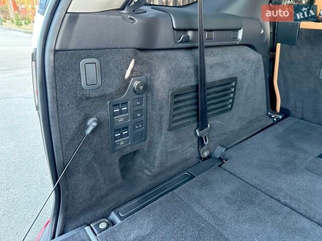 Білий Ленд Ровер Діскавері, об'ємом двигуна 2.99 л та пробігом 142 тис. км за 32500 $, фото 31 на Automoto.ua