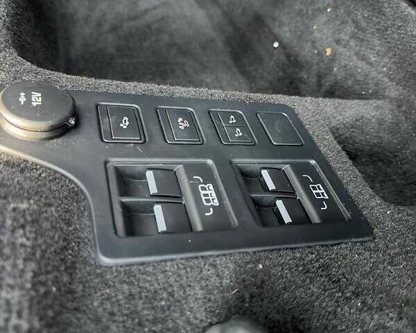 Білий Ленд Ровер Діскавері, об'ємом двигуна 3 л та пробігом 220 тис. км за 19900 $, фото 11 на Automoto.ua