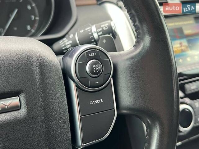 Білий Ленд Ровер Діскавері, об'ємом двигуна 3 л та пробігом 170 тис. км за 29990 $, фото 27 на Automoto.ua