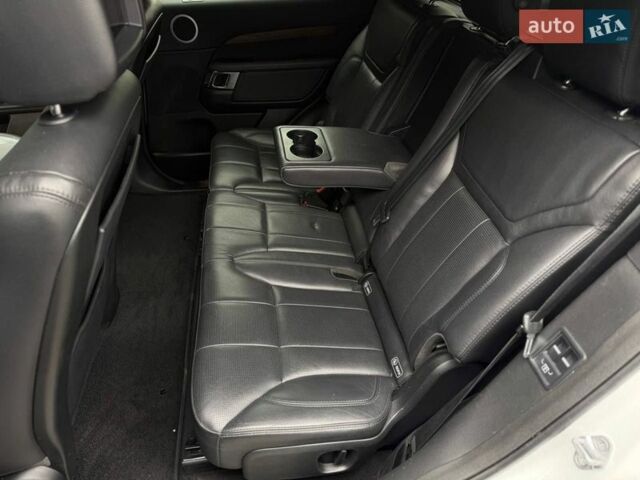 Білий Ленд Ровер Діскавері, об'ємом двигуна 3 л та пробігом 207 тис. км за 26400 $, фото 27 на Automoto.ua