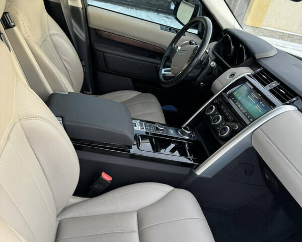 Білий Ленд Ровер Діскавері, об'ємом двигуна 3 л та пробігом 94 тис. км за 39000 $, фото 31 на Automoto.ua