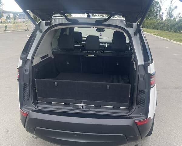 Белый Ленд Ровер Дискавери, объемом двигателя 2.99 л и пробегом 101 тыс. км за 34500 $, фото 6 на Automoto.ua