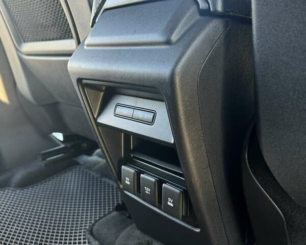 Белый Ленд Ровер Дискавери, объемом двигателя 2 л и пробегом 80 тыс. км за 17500 $, фото 18 на Automoto.ua