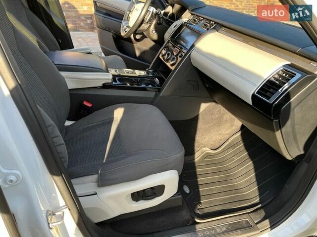 Белый Ленд Ровер Дискавери, объемом двигателя 2.99 л и пробегом 107 тыс. км за 29700 $, фото 7 на Automoto.ua