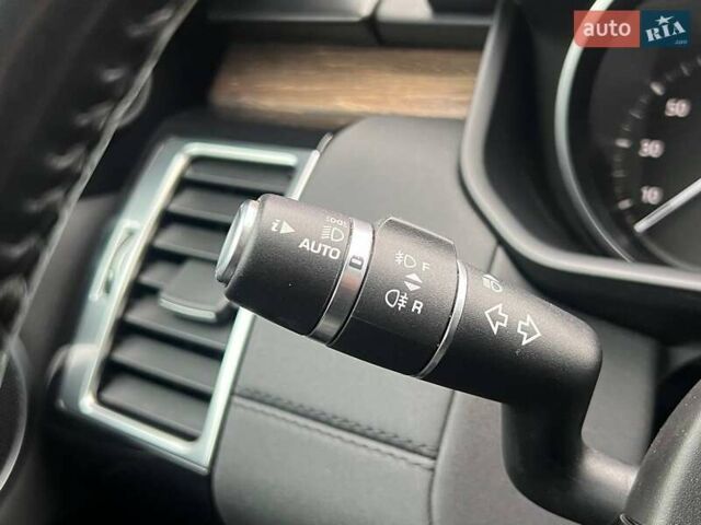 Білий Ленд Ровер Діскавері, об'ємом двигуна 3 л та пробігом 170 тис. км за 29990 $, фото 23 на Automoto.ua