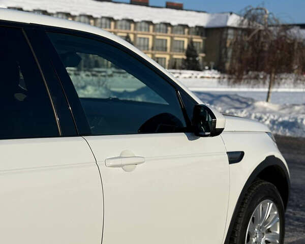 Белый Ленд Ровер Дискавери, объемом двигателя 2 л и пробегом 80 тыс. км за 17500 $, фото 2 на Automoto.ua