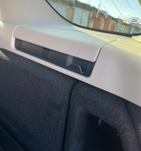 Білий Ленд Ровер Діскавері, об'ємом двигуна 3 л та пробігом 152 тис. км за 28300 $, фото 36 на Automoto.ua