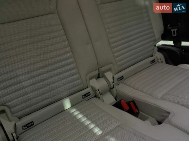 Белый Ленд Ровер Дискавери, объемом двигателя 2.99 л и пробегом 115 тыс. км за 35000 $, фото 12 на Automoto.ua