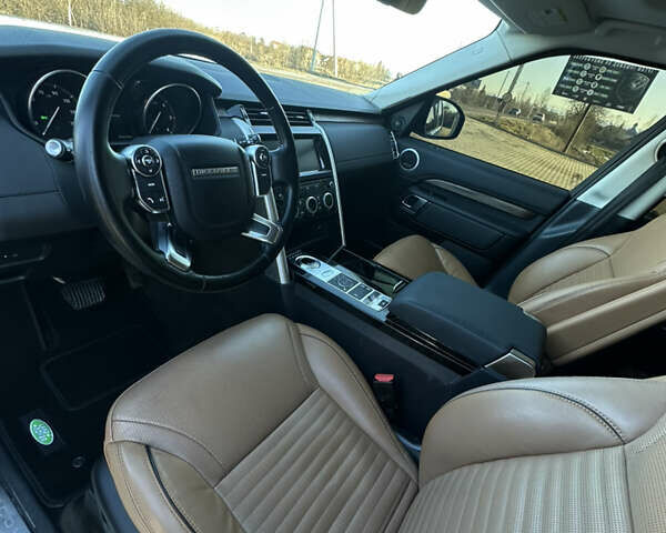 Білий Ленд Ровер Діскавері, об'ємом двигуна 3 л та пробігом 235 тис. км за 23950 $, фото 19 на Automoto.ua