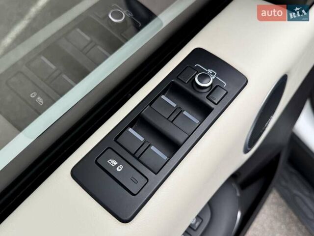 Білий Ленд Ровер Діскавері, об'ємом двигуна 2.99 л та пробігом 115 тис. км за 29800 $, фото 19 на Automoto.ua