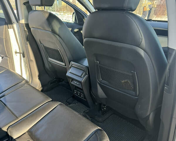 Белый Ленд Ровер Дискавери, объемом двигателя 2 л и пробегом 80 тыс. км за 17500 $, фото 17 на Automoto.ua