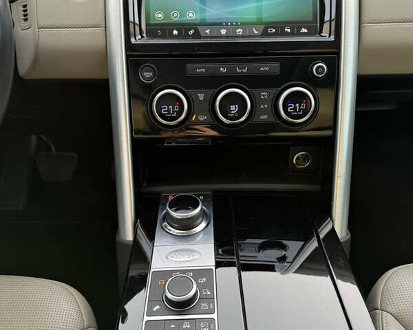 Білий Ленд Ровер Діскавері, об'ємом двигуна 3 л та пробігом 94 тис. км за 39000 $, фото 23 на Automoto.ua