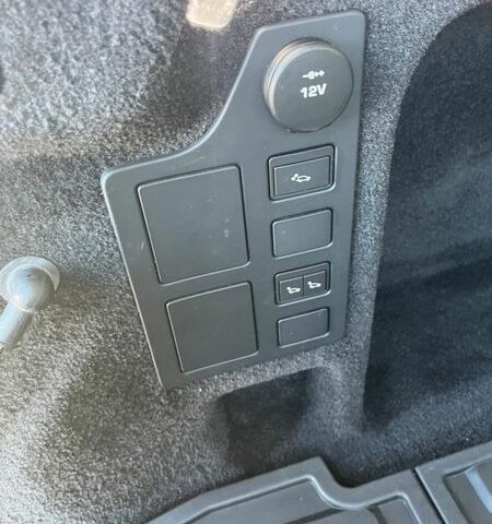 Білий Ленд Ровер Діскавері, об'ємом двигуна 3 л та пробігом 152 тис. км за 28300 $, фото 34 на Automoto.ua