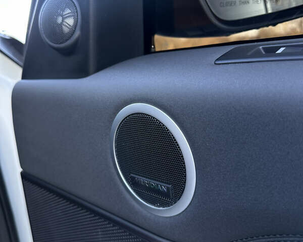 Білий Ленд Ровер Діскавері, об'ємом двигуна 3 л та пробігом 235 тис. км за 23950 $, фото 42 на Automoto.ua