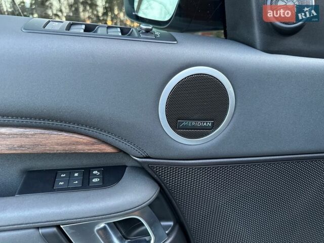 Білий Ленд Ровер Діскавері, об'ємом двигуна 2.99 л та пробігом 142 тис. км за 32500 $, фото 39 на Automoto.ua