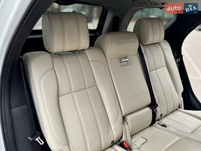 Білий Ленд Ровер Діскавері, об'ємом двигуна 2.99 л та пробігом 115 тис. км за 29800 $, фото 36 на Automoto.ua